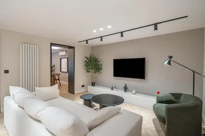 Una televisión o centro de entretenimiento en Location, Luxury & Style Best 4Bed in Madrid