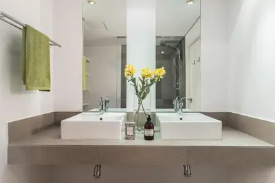 Un baño de Homeclub Apartment at Plaza Colon XXIII