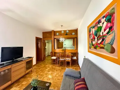 Una televisión o centro de entretenimiento en Apartamento Acogedor al lado del Estadio Bernabéu