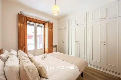 Cama o camas de una habitación en MyHouseSpain - Nuevo piso reformado en Malasaña