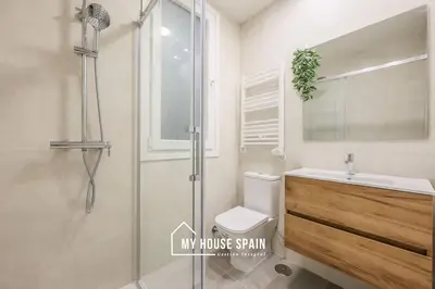 Un baño de MyHouseSpain - Renovado y luminoso apartamento