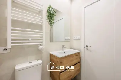 Un baño de MyHouseSpain - Renovado y luminoso apartamento