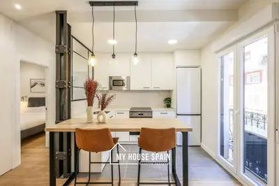 Una cocina o zona de cocina en MyHouseSpain - Renovado y luminoso apartamento