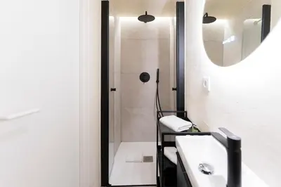 Un baño de Cozy Duplex en Malasaña