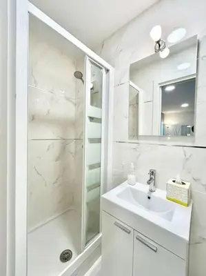 Un baño de Metro Avenida de América 09