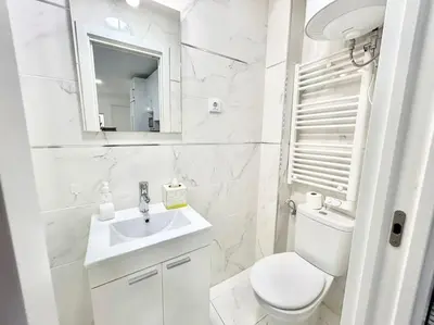 Un baño de Metro Avenida de América 09