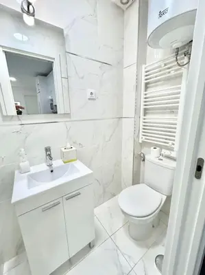 Un baño de Metro Avenida de América 09