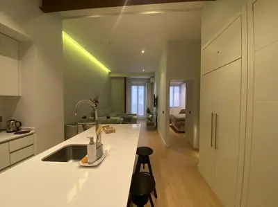 Una cocina o zona de cocina en Apto Chueca 1 dormitorio. 2 baños