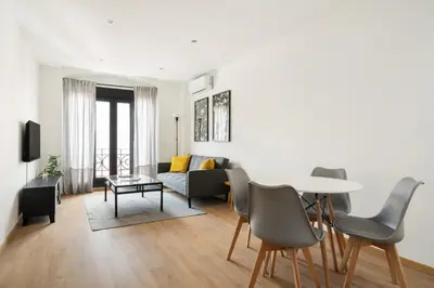 Plano de apartamento en la avenida de la albufera ALQUILER TEMPORAL