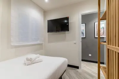 Cama o camas de una habitación en Modern apartment-2Bedrooms 2Baths-Malasaña