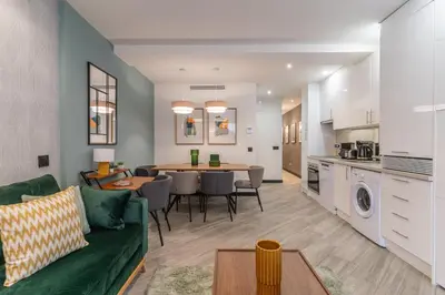 Una cocina o zona de cocina en Modern apartment-2Bedrooms 2Baths-Malasaña