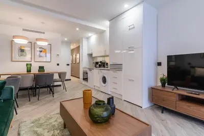 Una cocina o zona de cocina en Modern apartment-2Bedrooms 2Baths-Malasaña