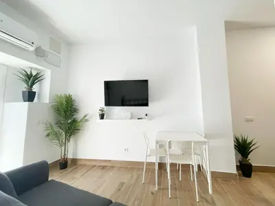 Una televisión o centro de entretenimiento en Cerca del centro y luminoso