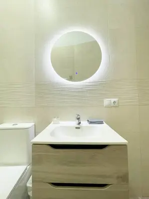Un baño de Cerca del centro y luminoso