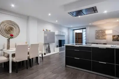 Una cocina o zona de cocina en Modern flat in the city center - Madrid SEG