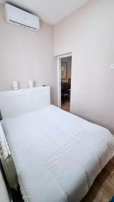 Cama o camas de una habitación en Acogedor apartamento en Atocha by beBalmy