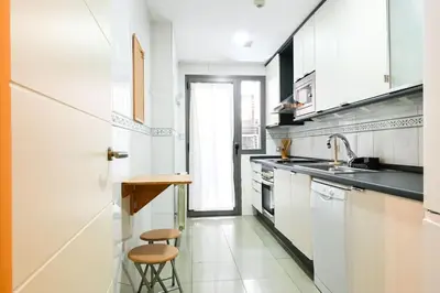 Una cocina o zona de cocina en For You Rentals Apartamento TEMPORAL con Estilo y Comodidad en Madrid ERO140