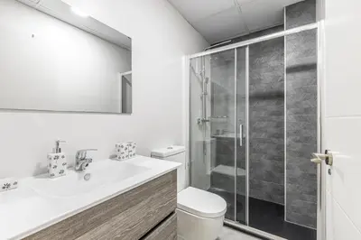 Un baño de Apartamentos a 5 minutos del centro de Madrid 4P