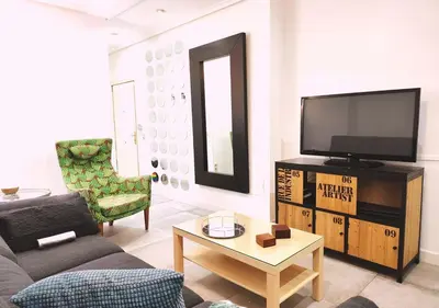 Una televisión o centro de entretenimiento en Chueca Gran Vía
