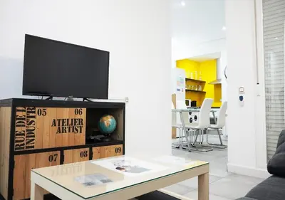 Una televisión o centro de entretenimiento en Chueca Gran Vía