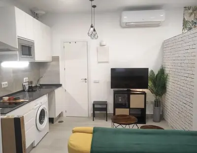 Una cocina o zona de cocina en Comfortable studio in Barrio Salamanca - Bejar
