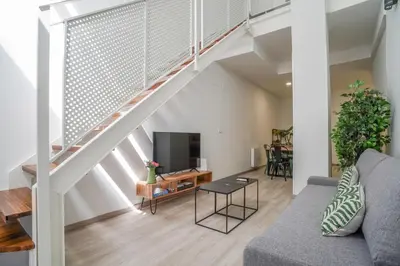 Una televisión o centro de entretenimiento en Modern Duplex-2Bedrooms 1.5Baths-Delicias