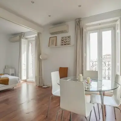 Bright and cozy-2Bedrooms 1Bathroom-Chueca