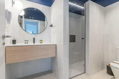 Un baño de Canillas Apartments