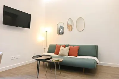 Una televisión o centro de entretenimiento en For You Rentals Céntrico y Luminoso Apartamento TEMPORAL en Madrid EST22
