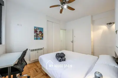 Cama o camas de una habitación en MyHouseSpain - Tranquilo piso cerca de Sol