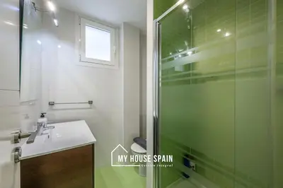 Un baño de MyHouseSpain - Tranquilo piso cerca de Sol