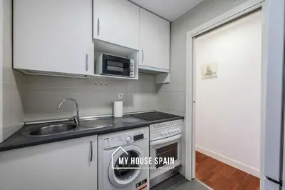 Una cocina o zona de cocina en MyHouseSpain - Tranquilo piso cerca de Sol