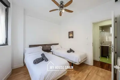Cama o camas de una habitación en MyHouseSpain - Tranquilo piso cerca de Sol