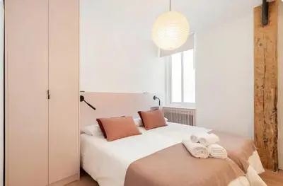 Cama o camas de una habitación en Chueca Fuencarral - 5 Bdrms 5 Baths 12 pax