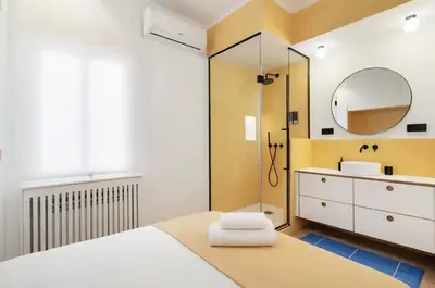 Un baño de Chueca Fuencarral - 5 Bdrms 5 Baths 12 pax