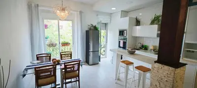 Una cocina o zona de cocina en Luminoso Apartamento de Diseño en Paseo Imperial