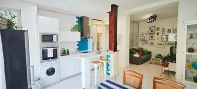 Una cocina o zona de cocina en Luminoso Apartamento de Diseño en Paseo Imperial