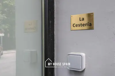 Certificado, premio, señal o documento que está expuesto en MyHouseSpain - La Cestería