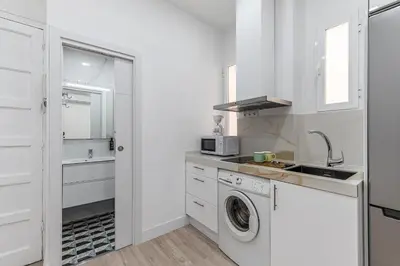 Una cocina o zona de cocina en Waou Argüelles I - Alquiler Corta Duración