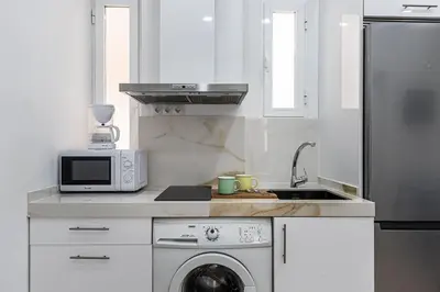 Una cocina o zona de cocina en Waou Argüelles I - Alquiler Corta Duración