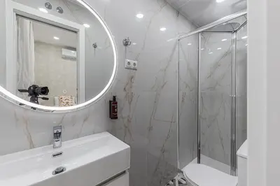 Un baño de Waou Argüelles I - Alquiler Corta Duración