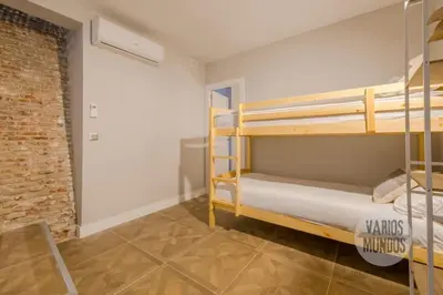 Cama o camas de una habitación en Vida Madrileña para 10, en Malasaña - E3