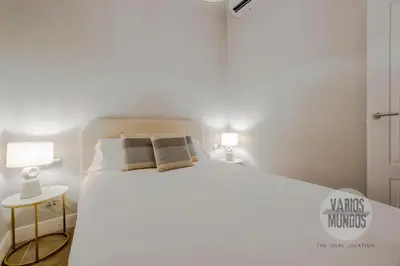 Cama o camas de una habitación en Vida Madrileña para 10, en Malasaña - E3