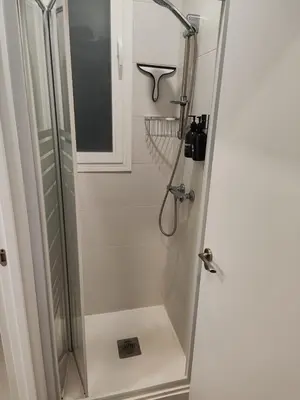 Un baño de Atocha centric Studio
