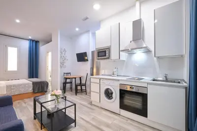 Una cocina o zona de cocina en Magnifico Studio Madrid