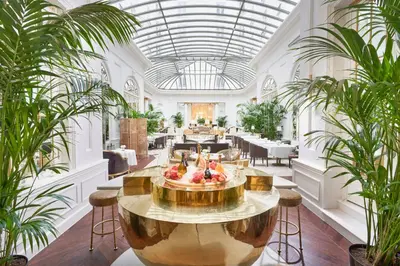 Un restaurante o sitio para comer en Mandarin Oriental Ritz, Madrid