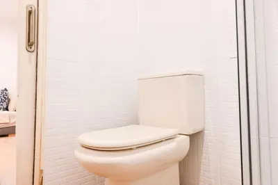 Un baño de For You Rentals Lindo estudio TEMPORAL en barrio Justicia SLO160