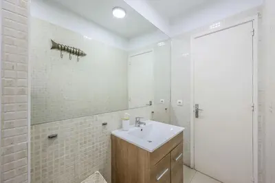 Un baño de Urban Oasis in Madrid - Steps from River Manzanares