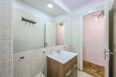 Un baño de Urban Oasis in Madrid - Steps from River Manzanares