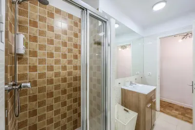 Un baño de Urban Oasis in Madrid - Steps from River Manzanares